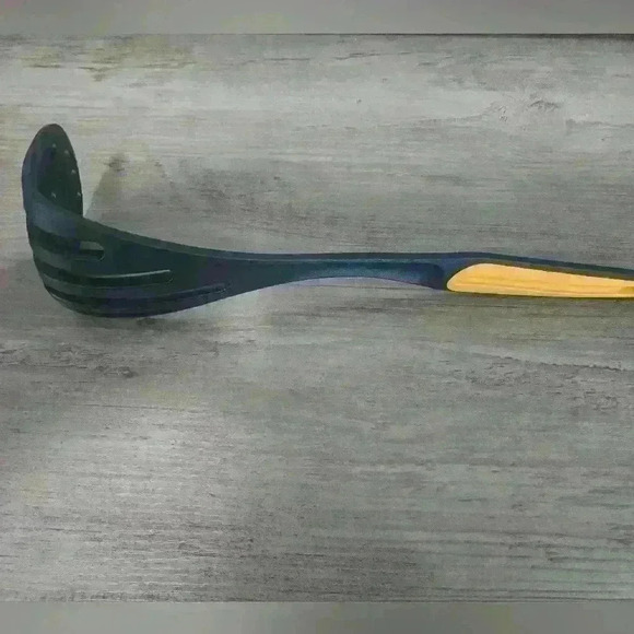 Tupperware  Utensil Masher 7782A - Black and Yellow - Product of Mexico - Picture 2 of 7